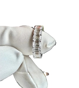 D Color VVS Clarity Emerald Cut Lab Diamantes cultivados Anillo de bodas Excelente corte Anillo de eternidad completo Anillo personalizado Regalo para ella - Product Image 1