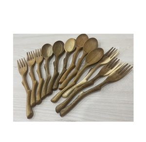 Cuchara de madera para cocinar y servir en casa, hecha a mano de madera de haya natural duradera, ecológica - Product Image 6