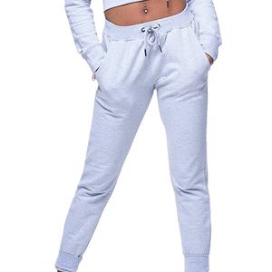 Survêtement avec logo personnalisé pour femmes pour l'entraînement physique survêtement grande taille vêtements de sport de qualité écologiques pour la saison d'hiver - Product Image 1