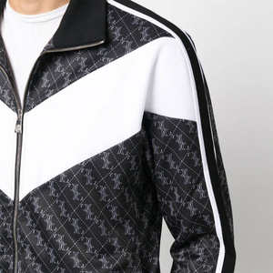 Ensemble deux pièces pour homme avec imprimé monogramme, veste zippée et pantalon de survêtement, style streetwear d'hiver, avec empiècements chevron et doublure polaire, vêtements de sport - Product Image 5