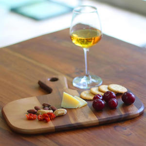 Plateau de service à fromage en bois d'acacia Offre Spéciale fait à la main plateau de charcuterie de luxe moderne écologique avec poignée - Product Image 4