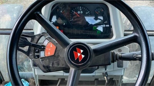 Tracteur agricole Massey Ferguson 5455 Dyna-4 - Product Image 4