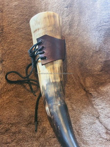 Elegante Cuerno para Beber con Soporte de Cuero Tallado, Experiencia Vikinga Ecológica Inspirada en la India, Disponible, Amor, Religioso - Product Image 4