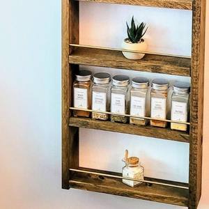 Étagère murale haute en bois massif avec étagères en barres de laiton, grande capacité, organisateur de cuisine pour le rangement et la présentation des épices et assaisonnements - Product Image 3