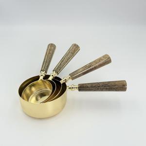 Juego de Tazas Medidoras de Acero Inoxidable de Diseño con Asas de Madera para Cocina de Lujo, Hogar, Hotel y Restaurante - Product Image 1