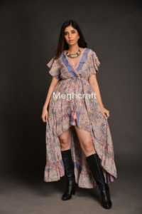 Vestido Maxi de Seda Estilo Boho con Cuello en V y Mangas Acampanadas para Mujer, Ideal para Fiestas Casuales, Disponible para Exportación al por Mayor - Product Image 4