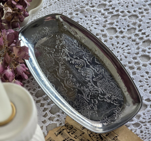 Bandeja de Metal Plateada de Estilo Vintage, Diseño Atemporal para Servir Alimentos, Decoración de Mesa, Tamaño, Forma y Color Personalizables - Product Image 6