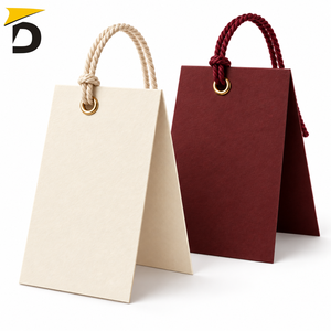 Etiquetas colgantes personalizadas premium con papel duradero, impresión nítida y diseño elegante para ropa, prendas de vestir y embalaje minorista. - Product Image 3