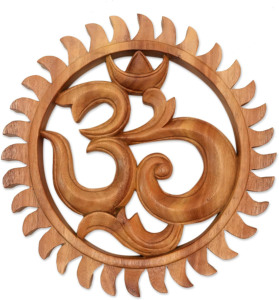 Adorno de Pared con la Símbolica Om, Hecho a Mano con Madera de Mango |   Símbolo Om de Madera para Decoración del Hogar |   Arte Espiritual Hindú para Pared - Product Image 5