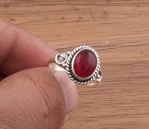 Anillo de Plata de Ley 925 con Bisel de Jade Rojo Natural al por Mayor, Estilo Clásico para Bodas y Fiestas, Joyería de Regalo para Mujer - Product Image 1