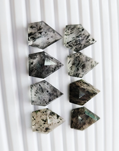 Cuarzo rutilado negro AAA facetado con forma de escudo, piedra preciosa de 17*14 mm, 100% NATURAL, para la fabricación de joyas a precio de mayorista. - Product Image 2