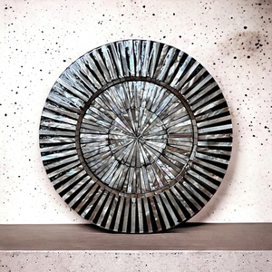 Assiette de présentation en métal au design élégant avec finition mosaïque, idéale pour la maison et les restaurants haut de gamme, à prix raisonnable, en provenance d'Inde. - Product Image 1