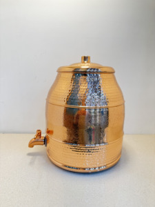 Dispensador de Agua de Cobre Puro Pulido a Espejo de Primera Calidad, Tanque de 8L, Matka Grabado Martillado, Dispensador de Agua Metálico Hermético con Grifo para Camper - Product Image 4