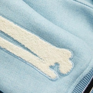 Fabricant OEM, veste de baseball bomber en cuir personnalisée de haute qualité avec broderie en chenille pour hommes, style universitaire, veste varsity courte - Product Image 5