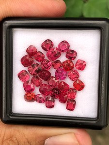 Gema de Espinela Natural Suelta, Corte Cojín, Roja, Certificada por IGI, Gema de Alta Calidad para la Fabricación de Joyas, Venta al por Mayor - Product Image 1
