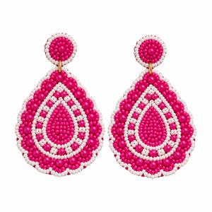 Boucles d'oreilles pendantes florales brodées à la main avec des fleurs roses, des feuilles vertes perlées et des centres jaunes - Product Image 6