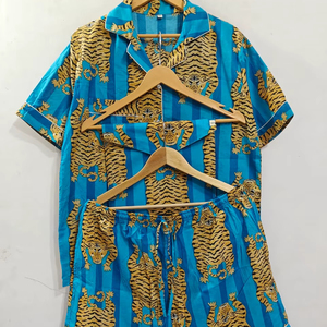 Conjunto de Pijama de Manga Larga para Mujer, Estilo Casual, Sexy, Suave, para Uso Diario, con Estampado o Color Sólido - Product Image 1