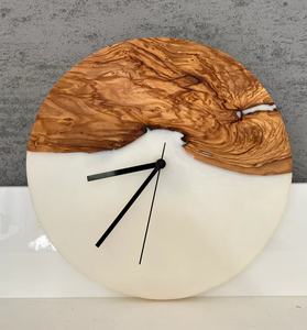 Horloge murale classique en résine époxy et bois, idéale pour offrir en cadeau, décoration intérieure, finition polie et lisse, objet décoratif pour restaurant et hôtel - Product Image 4