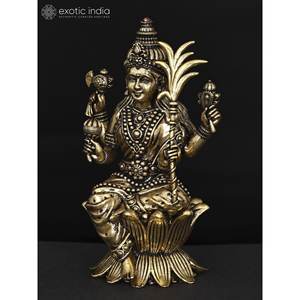 Escultura artesanal de latón superfino de 4 pulgadas de la diosa Rajarajeshvari, obra maestra de artesanos indios - Product Image 1