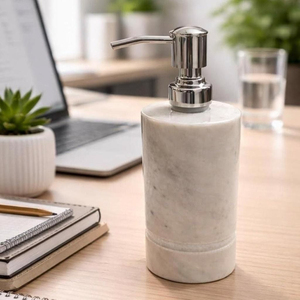 Distributeur de savon en marbre blanc naturel luxueux et artisanal avec pompe en acier inoxydable – Distributeur de savon en pierre élégant et robuste - Product Image 6