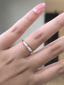Bague à cinq pierres en diamant de laboratoire taille émeraude 0,35 ct avec accents latéraux en or marquise, bijoux fins minimalistes pour mariage pour femme - Product Image 1