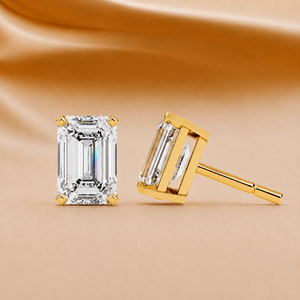 Pendientes de Diamantes con Corte Esmeralda, Chapados en Oro Amarillo de 14K, con Moissanita Engastada en Garras, Regalo de Cumpleaños - Product Image 2