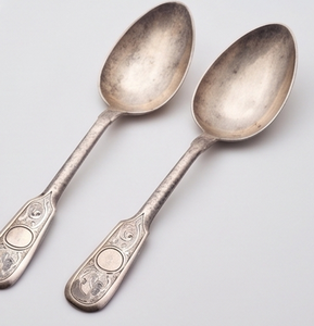 Cuillères vintage plaquées argent avec manche gravé, ensemble de cuillères à dîner à long manche, ustensiles en métal durables pour les fêtes - Product Image 1