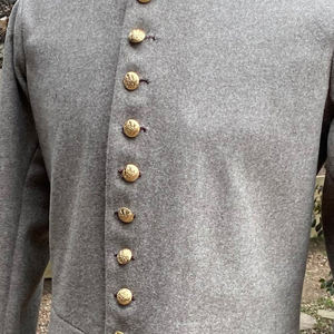 Manteau en laine de style réplique américain, classique et authentique, inspiré des vestes de cérémonie américaines. - Product Image 4