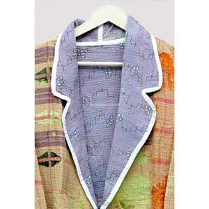 Livraison GRATUITE – Veste longue d'hiver réversible matelassée Kantha brodée Suzani faite à la main pour femme, style bohème, avec logo flèche, valeur maximale 20$ - Product Image 4