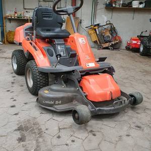 Tondeuse autoportée Husqvarna Rider 214 TC à démarrage électrique pour usage commercial, robuste, pour jardinage intensif, coupe efficace - Product Image 1