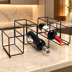 Range-bouteilles ouvert en forme de cube avec support en métal noir pour 4 bouteilles, idéal pour organiser les bouteilles sur comptoir de bar, restaurant ou cuisine - Product Image 1
