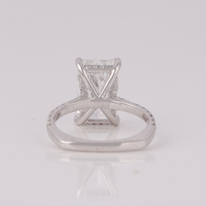 Anillo de Compromiso con Diamante Cultivado en Laboratorio de Corte Radiante de 5 Quilates, Oro Blanco de 14K, Anillo de Boda con Pavé Europeo para Mujer - Product Image 4