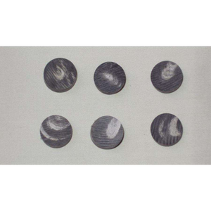 กระดุมทำมือจากเขาควายสีธรรมชาติ 4 รู แบบแบนลายสี่เหลี่ยม  แบบเปล่า  ด้านหลังแบบเจ็ท  ประดับด้วยลูกปัด  เป็นมิตรกับสิ่งแวดล้อม  งานฝีมือทันสมัย - Product Image 2