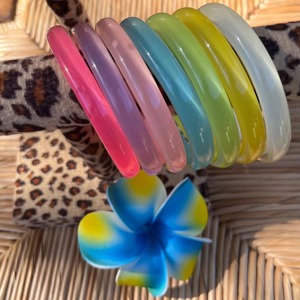 Pulseras de Resina Más Vendidas, Pulseras de Resina Ecológicas Hechas a Mano, Pulseras de Resina Coloridas, Logotipo Personalizado, Venta al por Mayor de Fábrica - Product Image 4