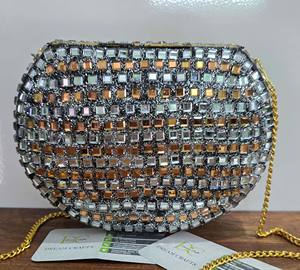Bolso de Noche de Diseño con Mosaico, Adornado con Patrón de Media Luna, Cristales, Metal, Kundan y Espejo, Bandolera Dorada para Mujer - Product Image 2