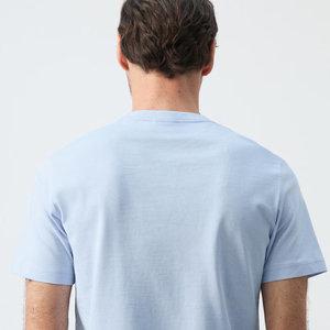 T-shirt en jersey pour homme, couleur unie, manches courtes, texture lisse, look contemporain / Col rond avec logo - Product Image 5
