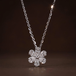 Collier pendentif en diamant de laboratoire floral, avec pendentif fleur inspiré de la nature, chaîne réglable en or massif, bijou élégant - Product Image 1