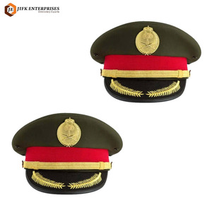 Gorra de Visera Personalizada al por Mayor, Color Verde Oliva, con Bordado de Hilo Dorado, Insignia y Correa para la Barbilla - Product Image 5