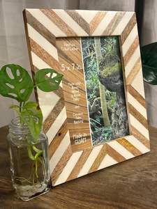 Marco de Fotos Elegante de Resina y Madera, Artesanía Única de la India - Product Image 2