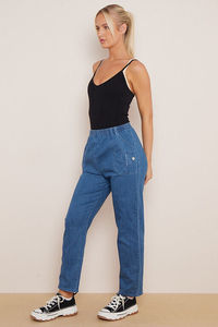 Jeans pour femmes en gros, pantalons cargo en denim extensible, vêtements avec logo personnalisé, nouveau design avec grandes poches, matière douce et respirante - Product Image 4