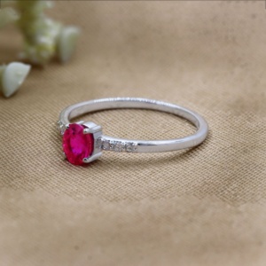 Anillo Solitario de Plata de Ley 925 con Rubí Ovalado Natural y Diamantes, Joyería Fina, Memoria Jewels, Venta al Por Mayor - Product Image 6