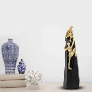 Sculpture humaine abstraite moderne noire et dorée, pièce d'art décorative avec vases en céramique, style intérieur minimaliste et luxueux. - Product Image 1