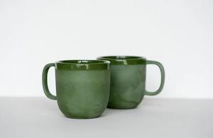 Taza de Cerámica Moderna con Esmalte Verde Oliva Intenso, Contorno Elegante, Asa Ergonómica, Diseño que Retiene el Calor para un Estilo de Cocina Contemporáneo - Product Image 4