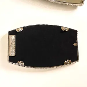 Cuenco Decorativo Artesanal de Plata Martillada con Borde Ondulado Orgánico Irregular, Centro de Mesa de Aluminio para Diseño Interior Moderno - Product Image 6