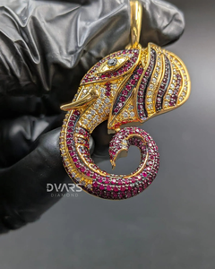 Pendentif Tête d'Éléphant Hip Hop de Haute Qualité, entièrement serti de diamants (testés positivement), avec Rubis et Moissanite - Product Image 3