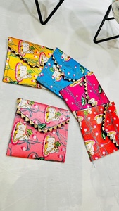 Ensemble d'enveloppes en tissu ethnique faites à la main, imprimées de motifs colorés, porte-cadeaux traditionnels Shagun, enveloppes de mariage festives - Product Image 2