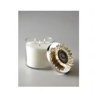 Vela Aromática de Soja Golden Sunflower de 3 Mechas en Frasco de Vidrio Grande con Tapa Plateada y Adorno Floral - Product Image 1