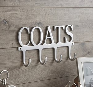 Porte-manteau mural en métal Finest Coats avec 4 crochets, résistant à la rouille, design moderne pour l'organisation et le rangement des vêtements - Product Image 2