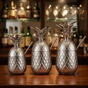 Gobelet en acier inoxydable en forme d'ananas avec paille - Product Image 1