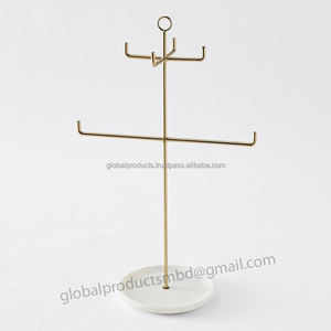 Support de bijoux au design moderne pour exposition finition dorée - Product Image 2